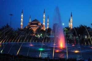 Night-time view of Istanbul's Blue Mosque.
