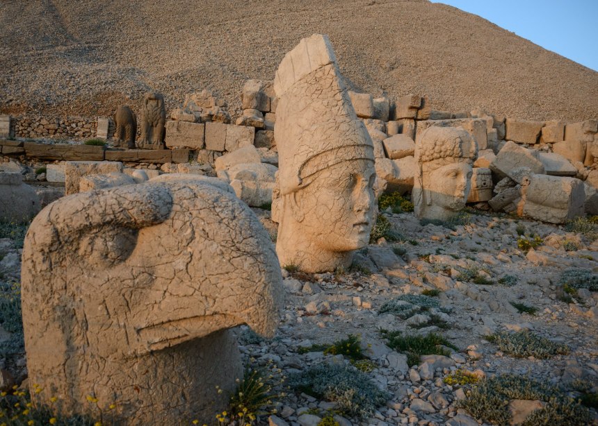 Eagle and two gods at Mount Nemrut.